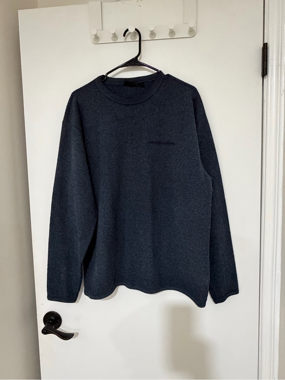 🔥🔥 Classic Crewneck Sweater in Dark Blue ! 🔥🔥 - Picture 1 of 5
